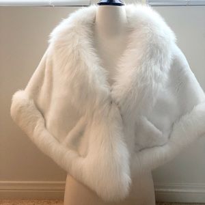 WHITE FUR STOLE /CAPE